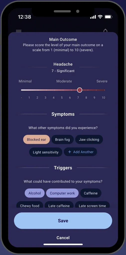 Het symptoomdagboek in de JawSense-app, met een hoofdpijnscore en de triggers